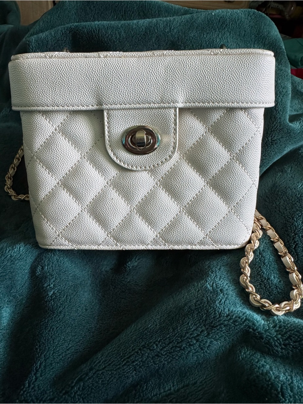 Quilted White Chain Shoulder Bag